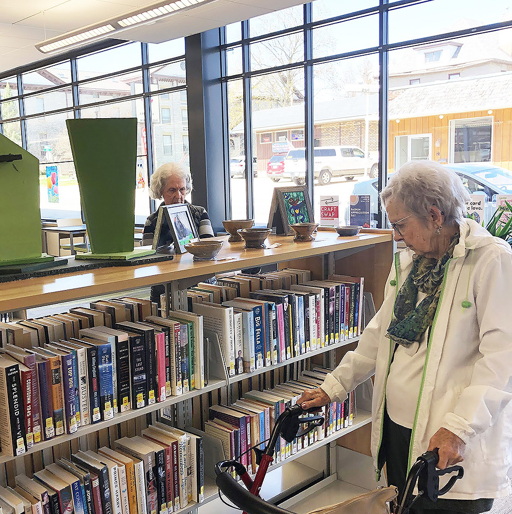 Park Place Assisted Living residents at public library